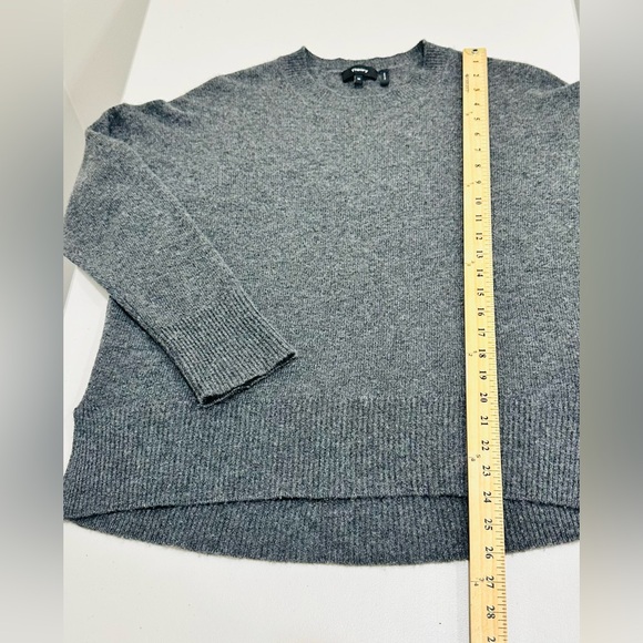 THEORY Women’s Size M Crew Neck 100% Cashmere Grey Sweater - Picture 8 of 9